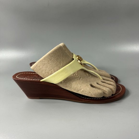 Tory Burch Cameron Wedge Thong Patent Saffiano Yellow-Gold, Size 8.5 - Picture 2 of 12